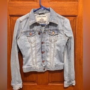 Comfort Denim Light Wash Jacket. Girl’s Sz M. PTP 16.5 in
